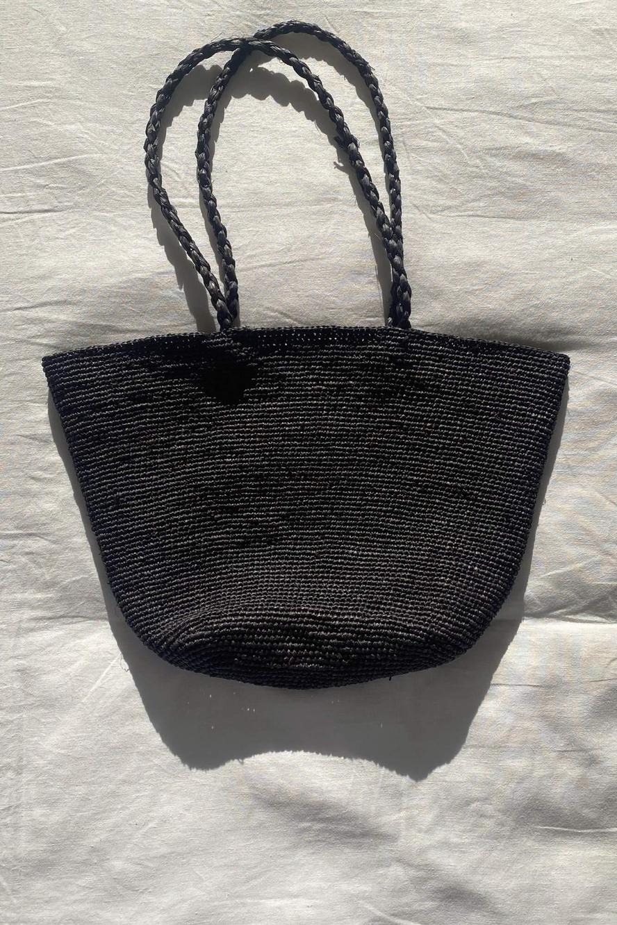panier noir en raphia