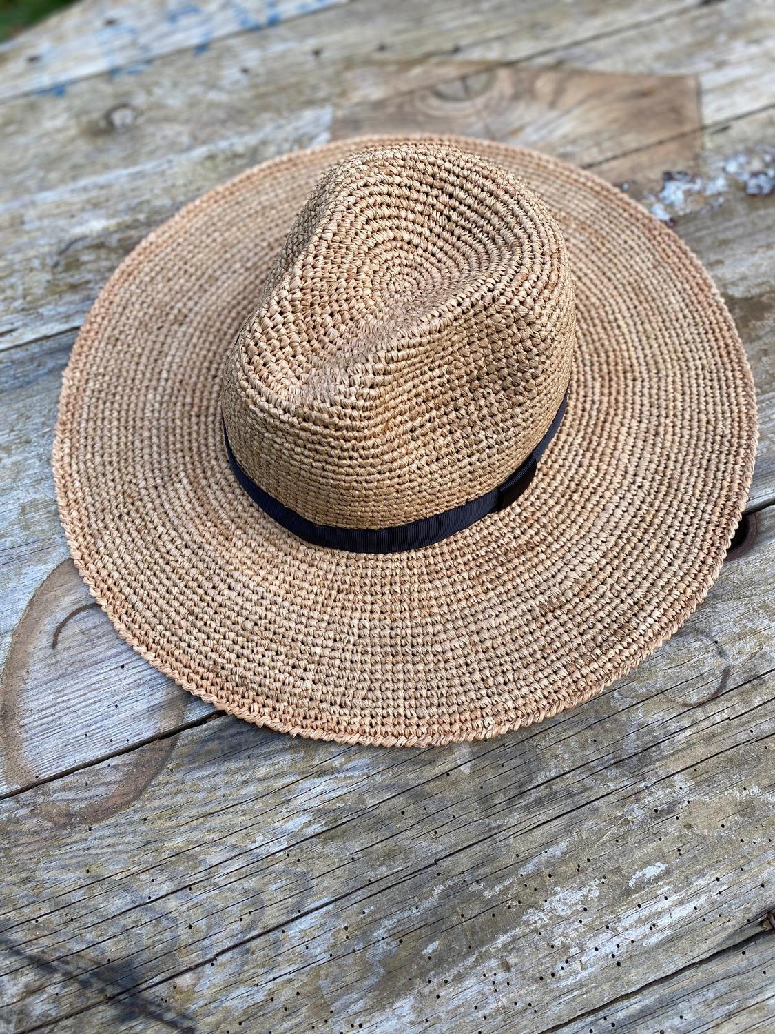 chapeau, chapeau raphia, panama, chapeau été, tenue été, tenue de plage, chapeau de plage