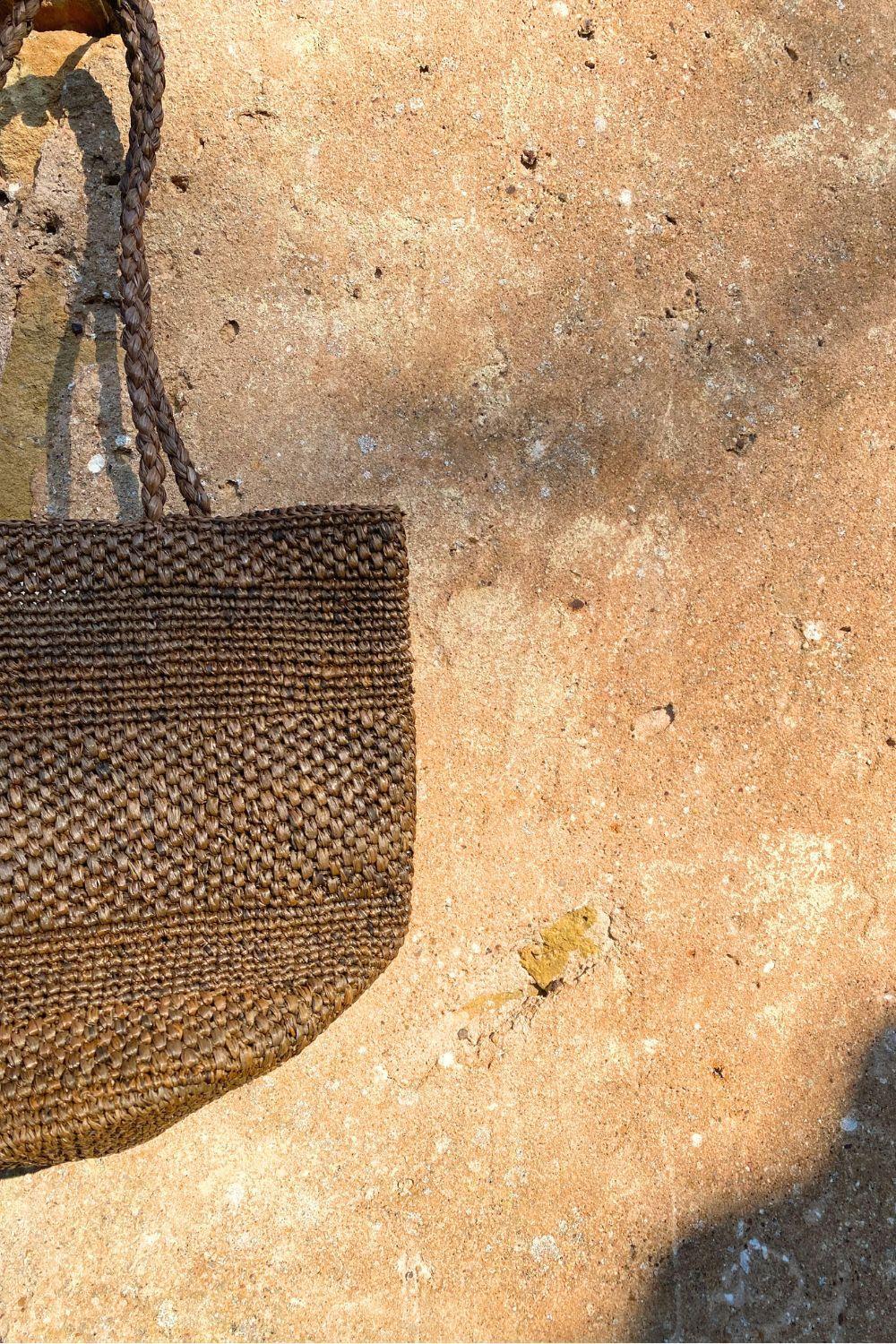 sac seau en crochet de raphia marron