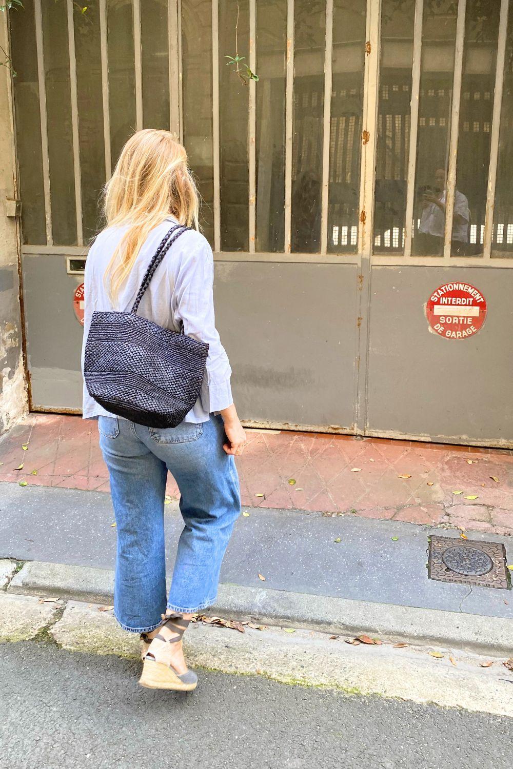 sac seau noir en raphia