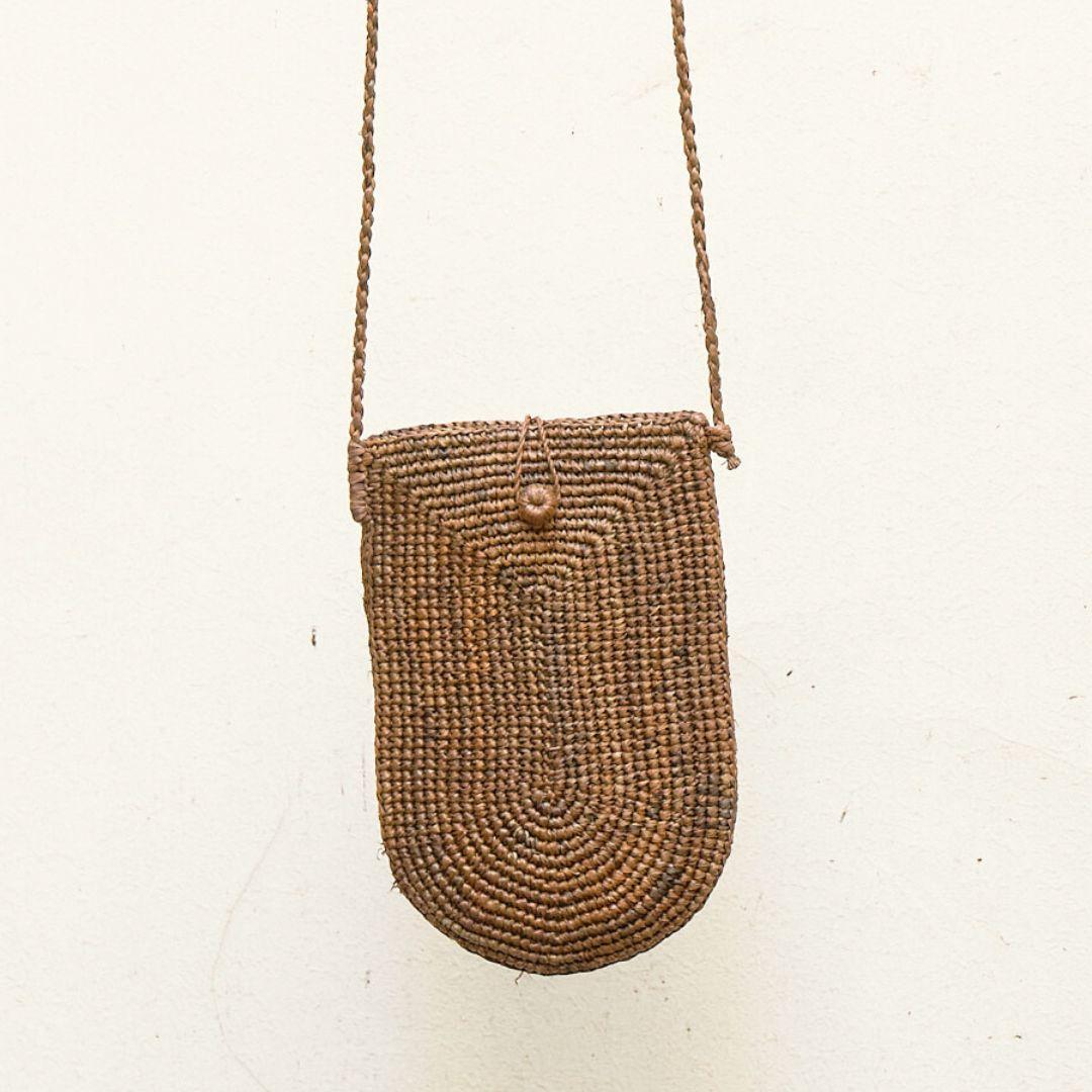 Aloha tabac, pochette de téléphone en raphia à bandoulière