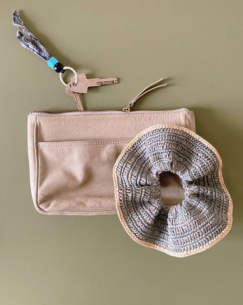 maxi chouchou bleu en crochet de raphia