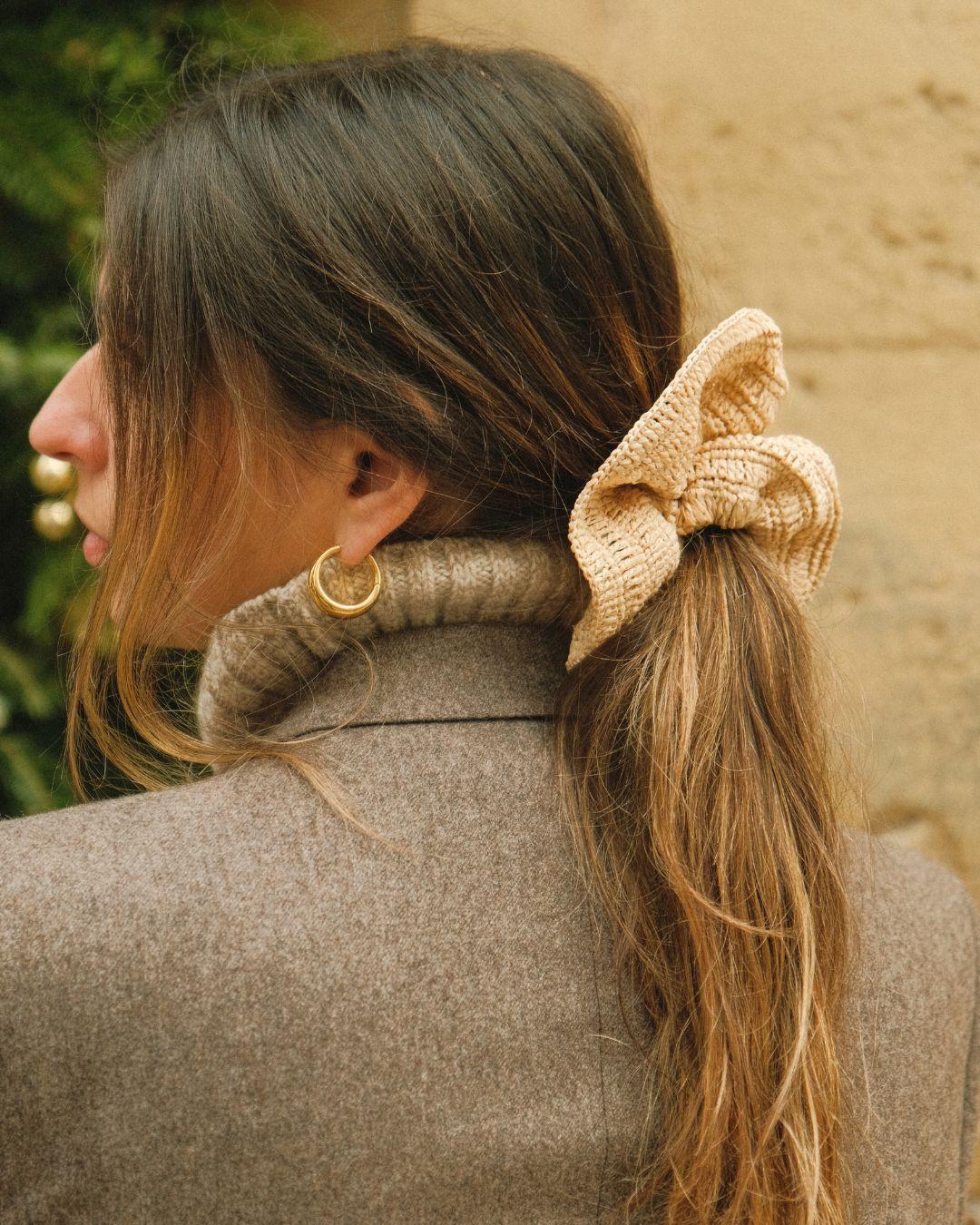 Grand chouchou en crochet de raphia naturel