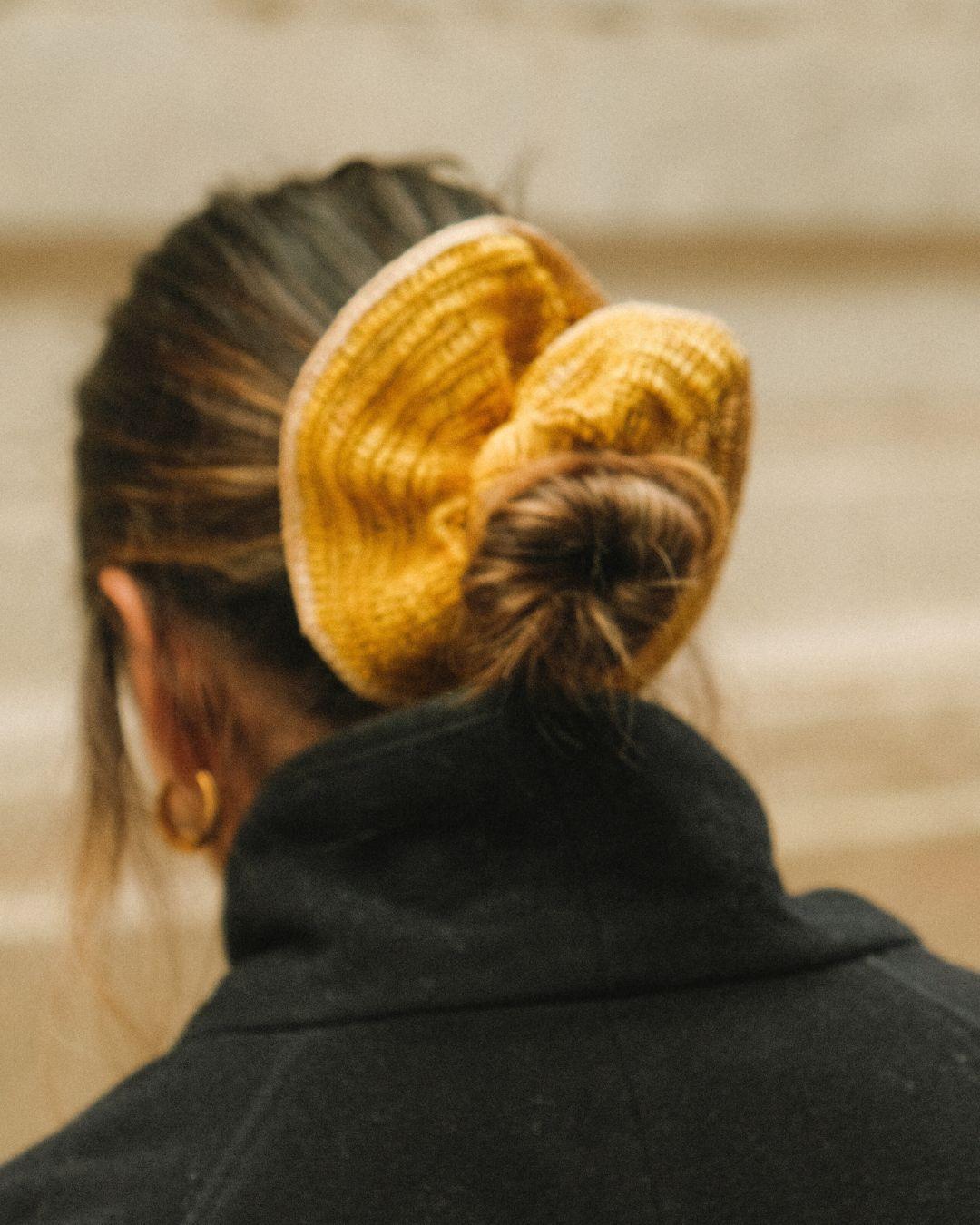 grand chouhou jaune en crochet de raphia