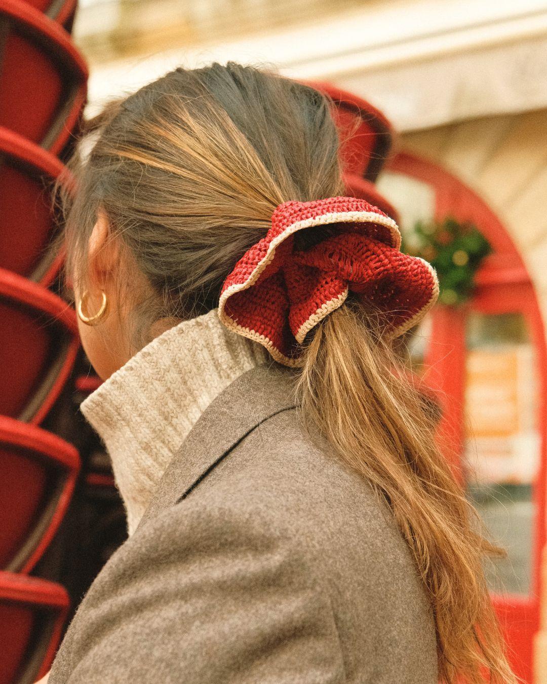 maxi chouchou rouge en crochet de raphia