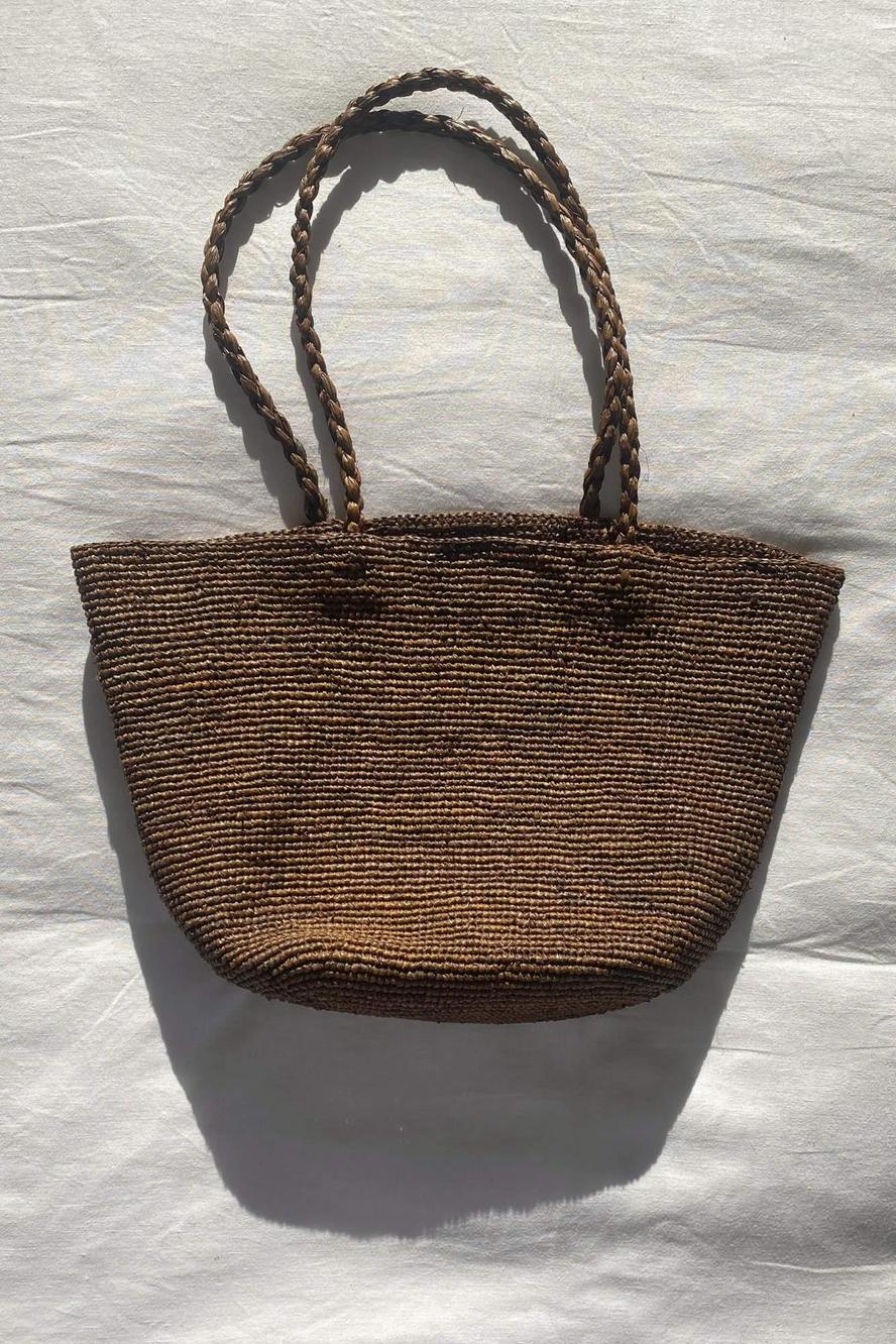 panier marron en raphia
