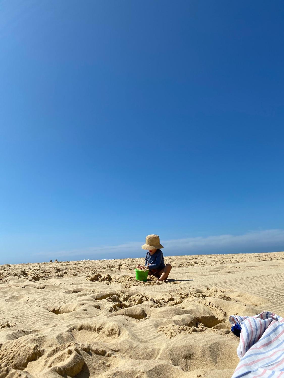 chapeau, chapeau raphia, chapeau enfant, bob enfant en raphia, chapeau été, tenue été, tenue de plage, chapeau de plage