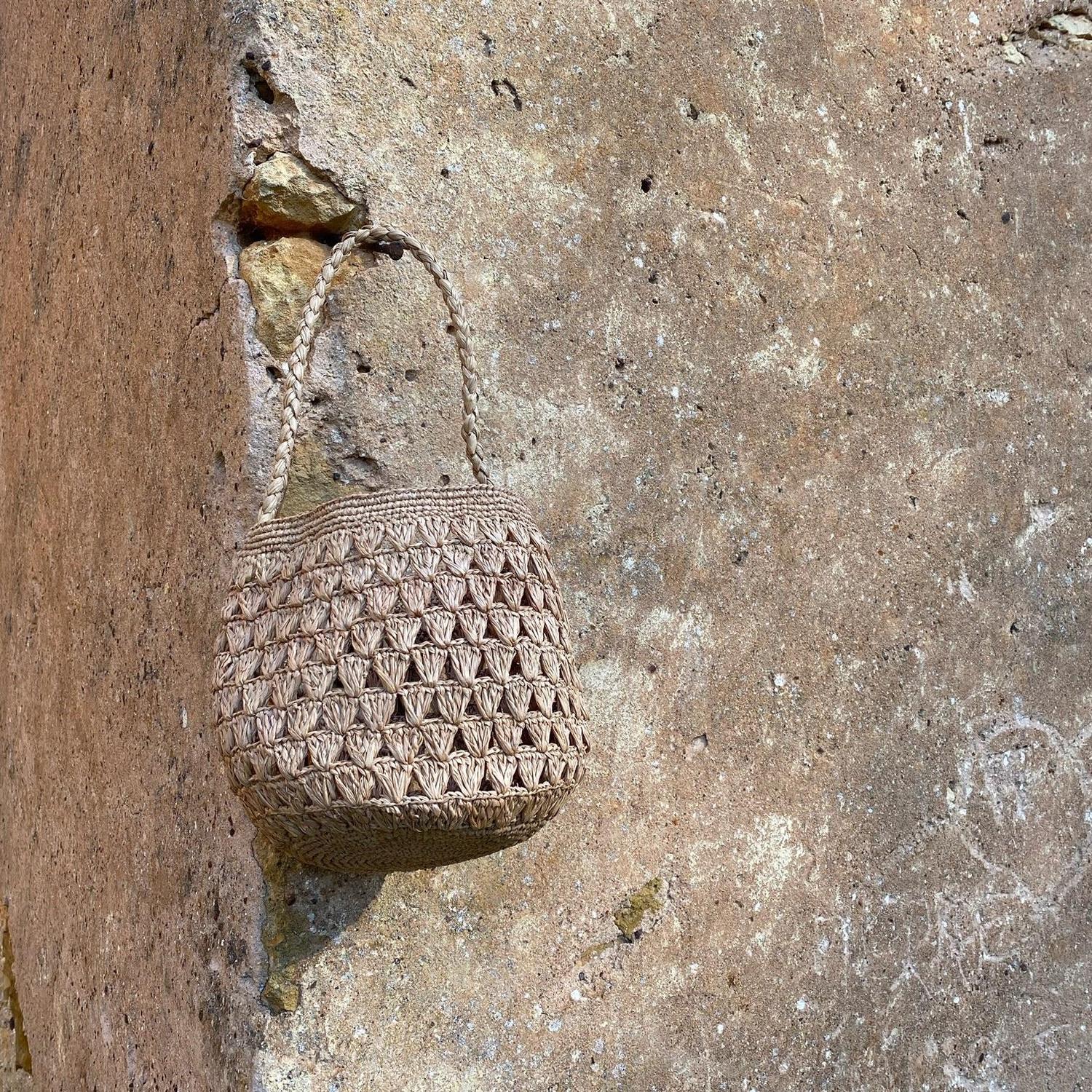 petit sac en raphia/sac raphia/ sac été/ sac de plage/ sac fait main/sac seau/ sac boule/ sac de soirée