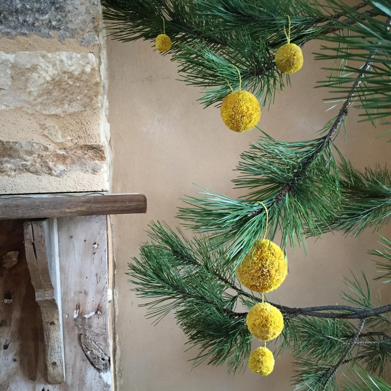 Ornement de noël en raphia/ décoration de Noël naturelle fait-main/boules de noël en raphia/ décoration de noël/ décoration pour sapin de noël