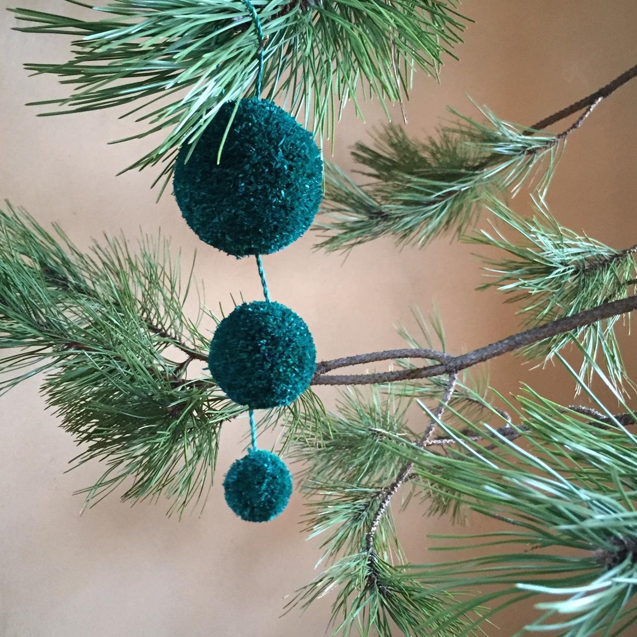 boules de noel/décoration de noel/ sapin/ décoration naturelle/ raphia/ pompons /boules de raphia