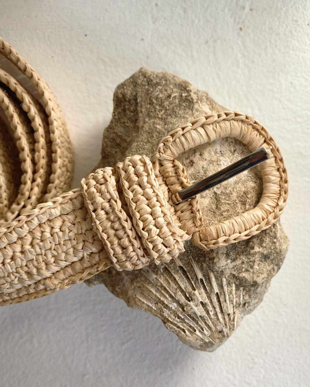 ceinture à boucle en raphia