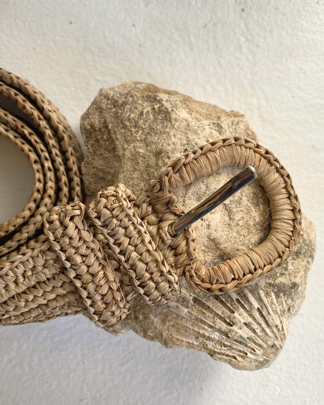 ceinture à boucle en raphia