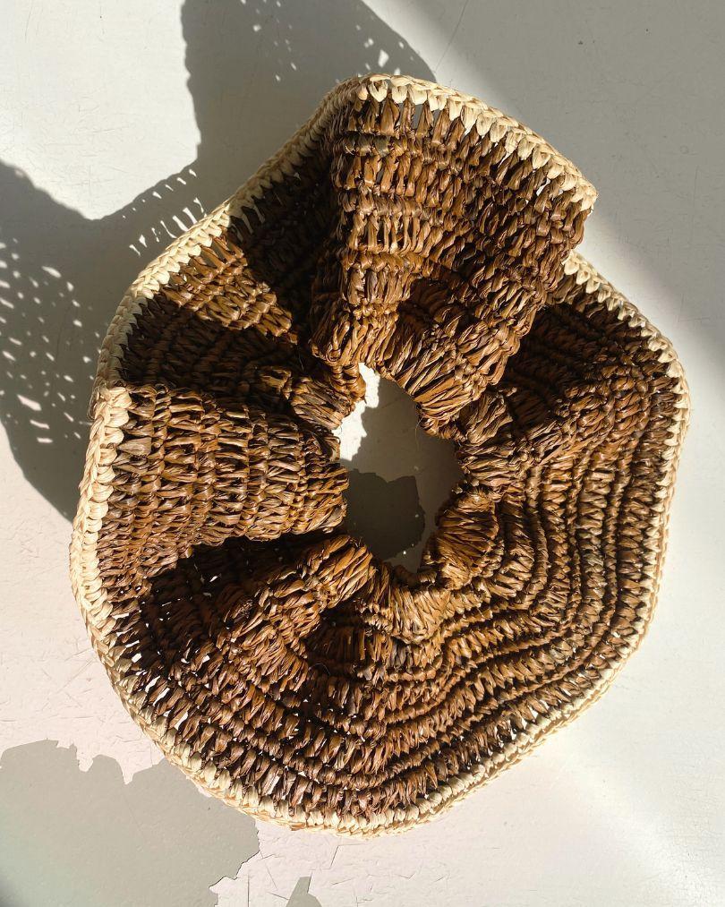 maxi chouchou en crochet de raphia marron