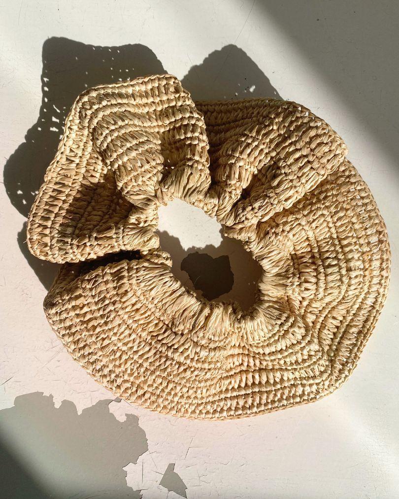 maxi chouchou en crochet de raphia naturel