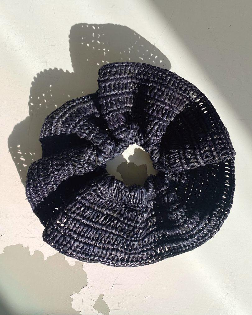 maxi chouchou en crochet de raphia NOIR