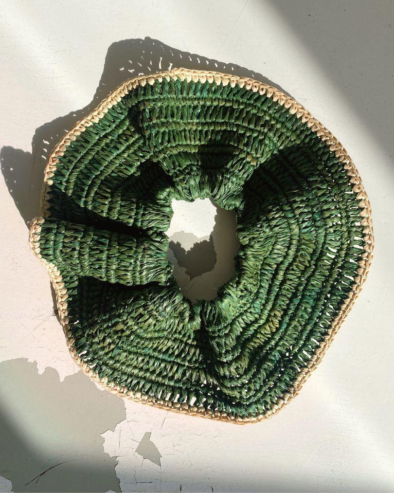 maxi chouchou en crochet de raphia vert