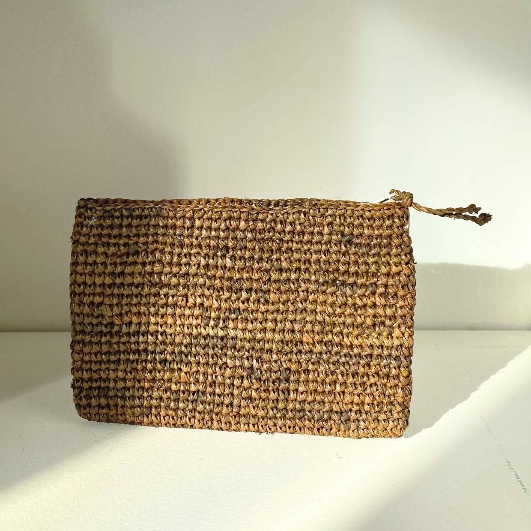 Poleta-porte carte en raphia tabac