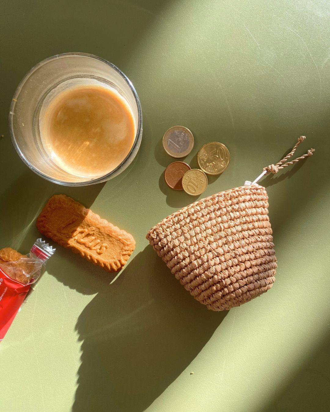 Pao- petit porte monnaie en raphia caramel