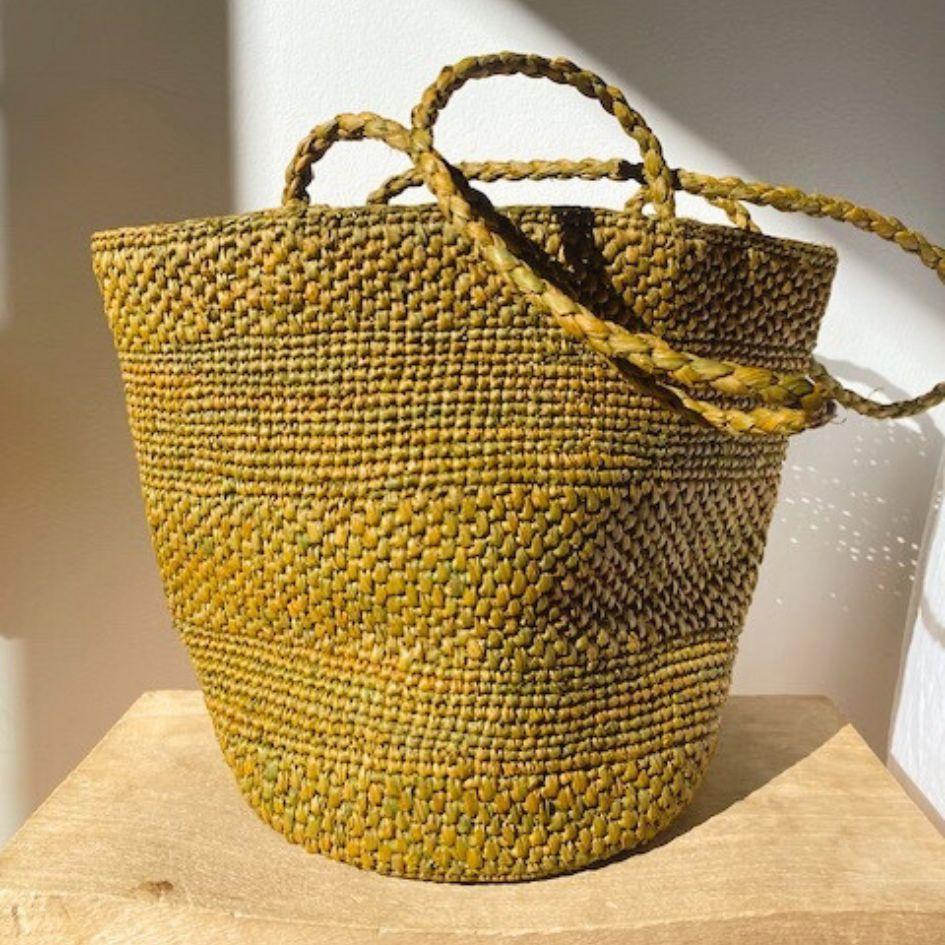 grand sac seau en crochet de raphia vert kaki