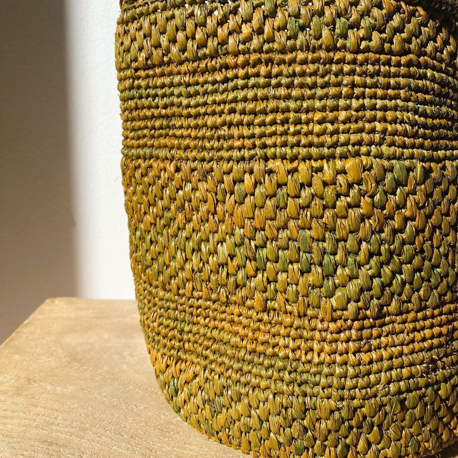 panier en raphia kaki