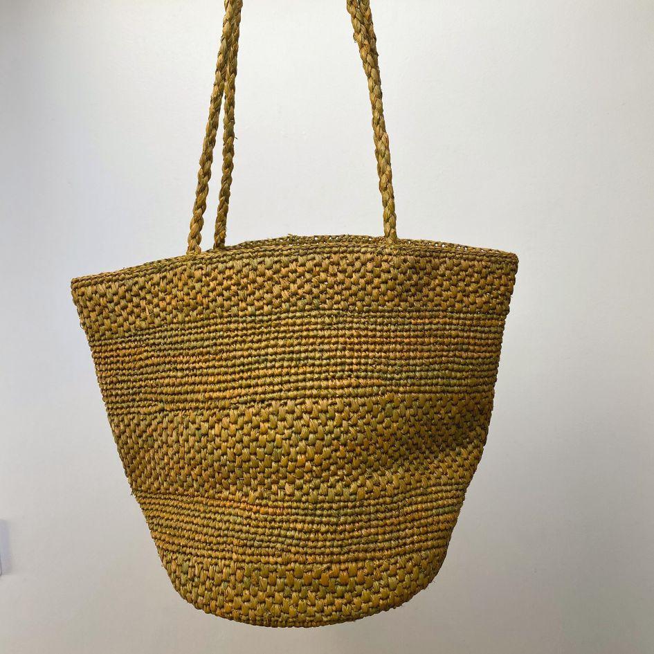 panier en raphia vert kaki