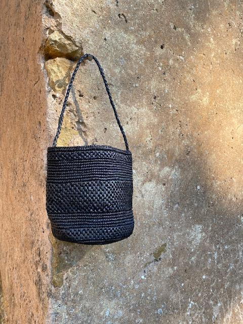 petit sac seau en raphia noir