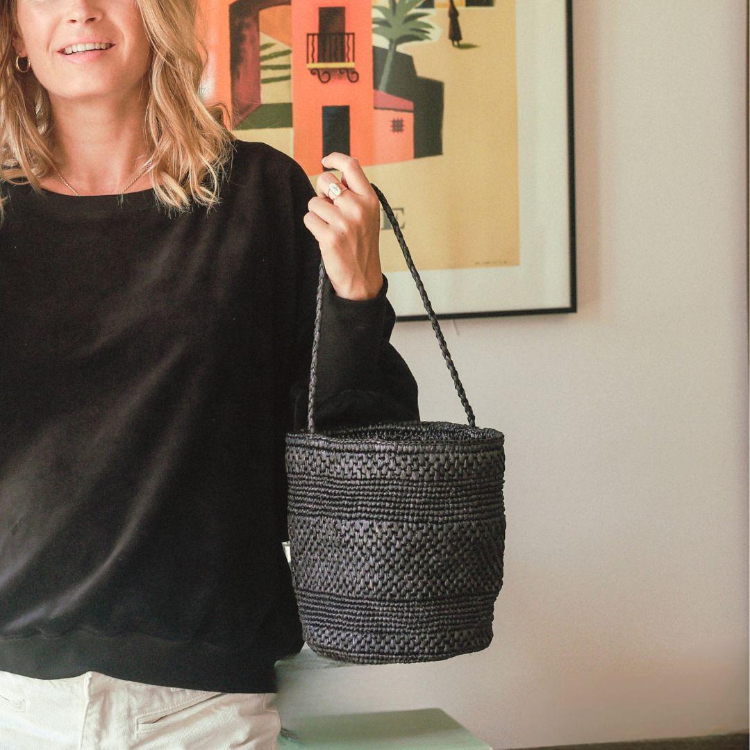 petit panier en raphia noir