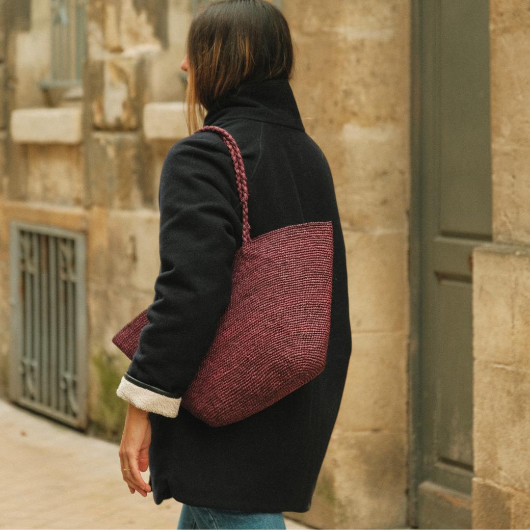 grand cabas en crochet de raphia bordeaux